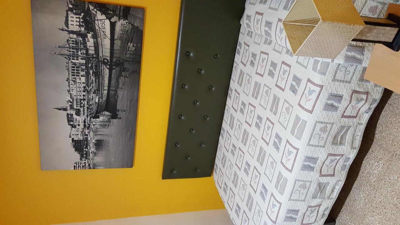 Hostal Residencia Catalina Palamos Exterior photo