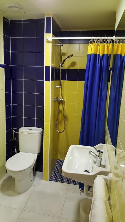 Hostal Residencia Catalina Palamos Exterior photo