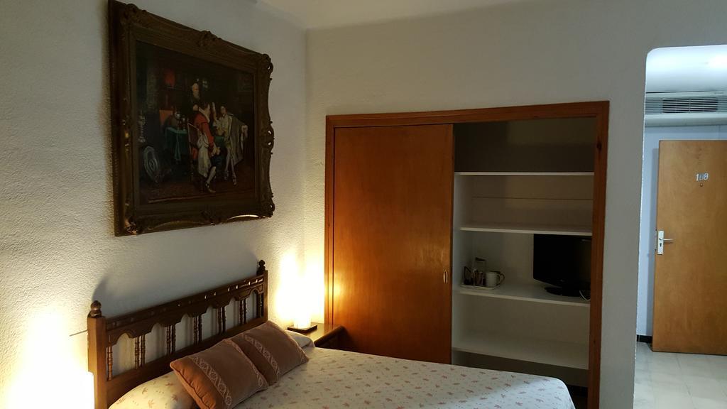 Hostal Residencia Catalina Palamos Exterior photo
