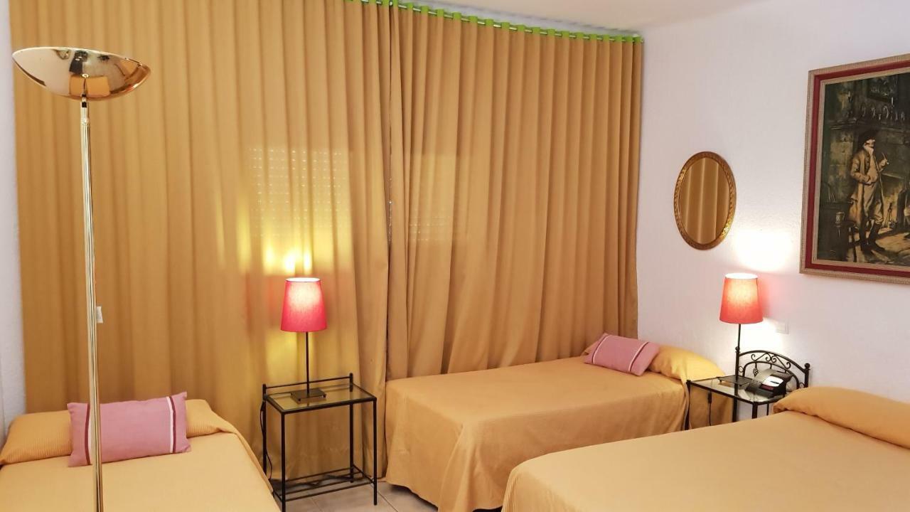 Hostal Residencia Catalina Palamos Exterior photo