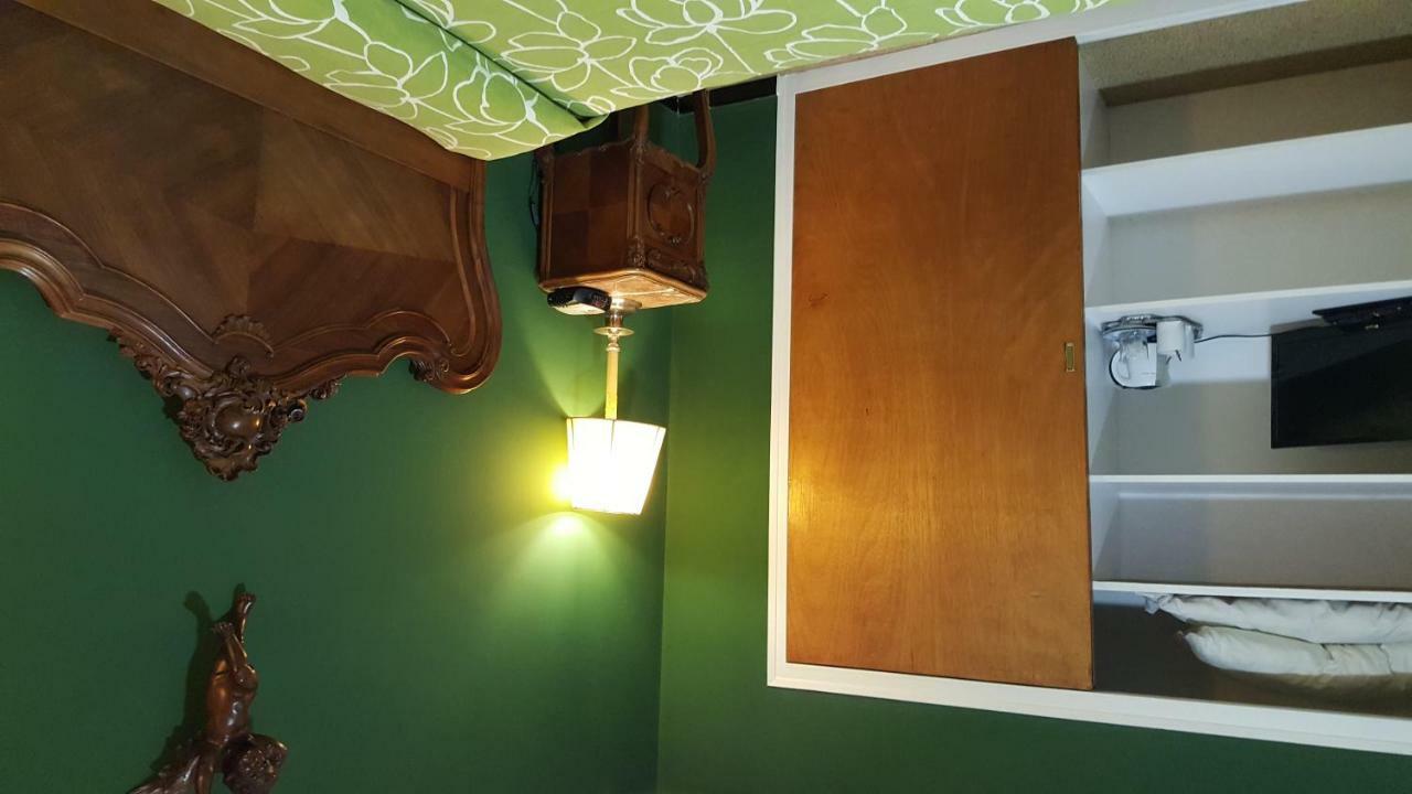 Hostal Residencia Catalina Palamos Exterior photo
