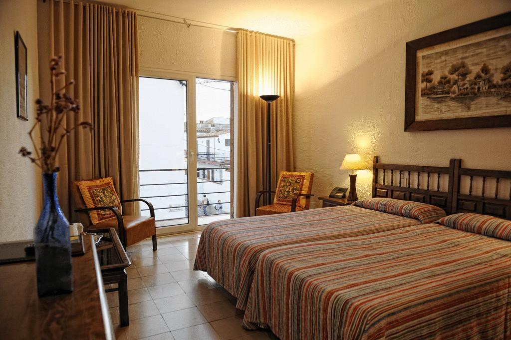 Hostal Residencia Catalina Palamos Room photo