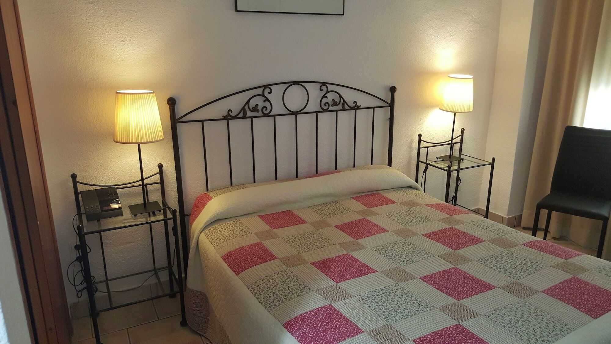 Hostal Residencia Catalina Palamos Exterior photo